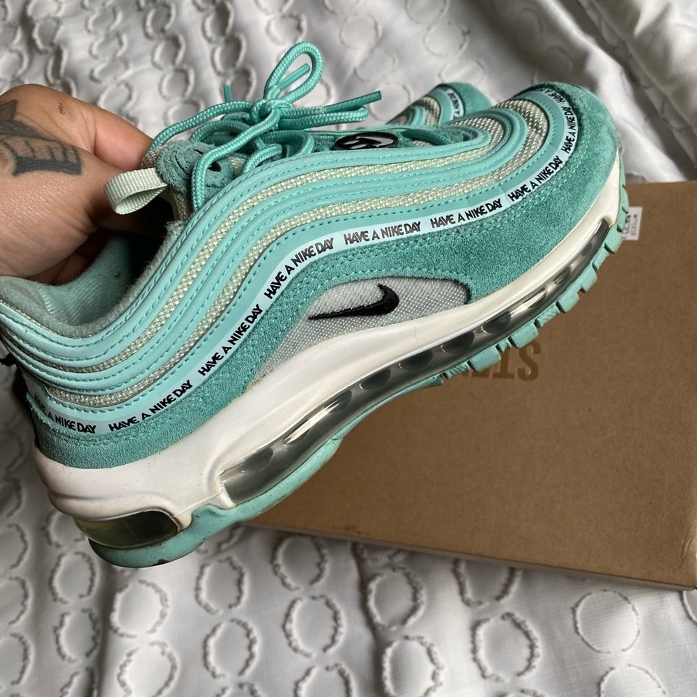 Airmax - Picture 2 of 3